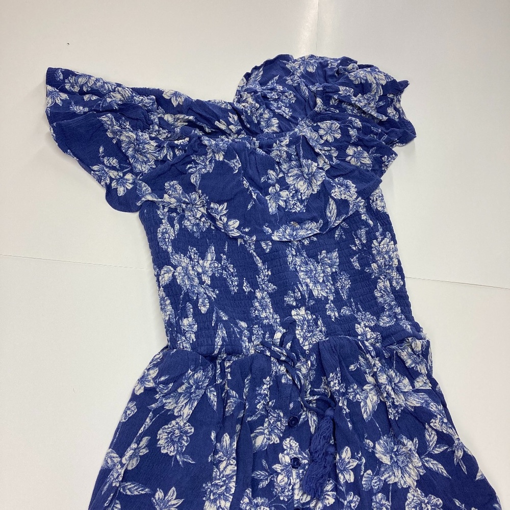 blue dress